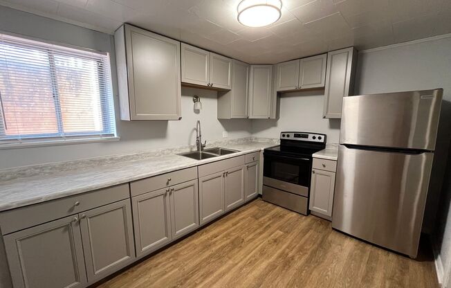 3 beds, 1 bath, 900 sqft, $999, Unit 413