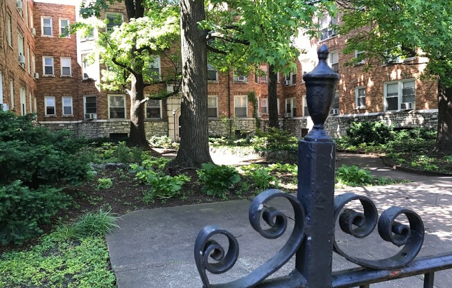 Studio, 1 bath, 400 sqft, $785, Unit 221