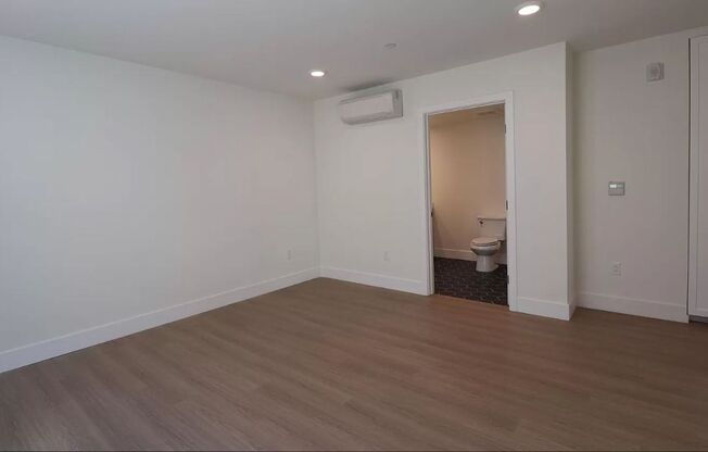 3 beds, 2.5 baths, 1,450 sqft, $4,995, Unit 202