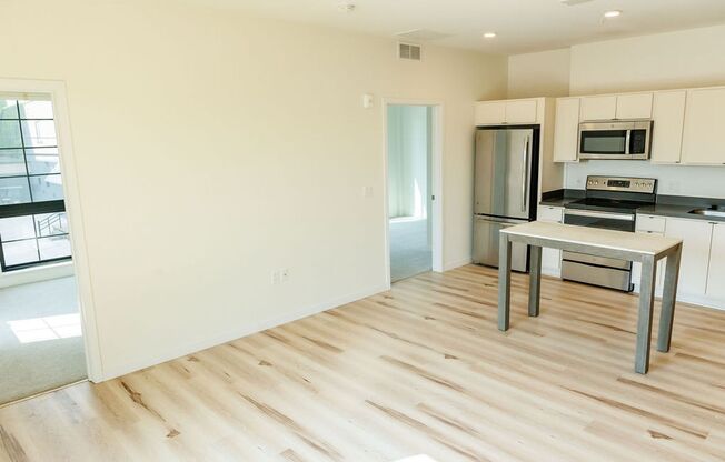 2 beds, 1 bath, 795 sqft, $1,700, Unit 210