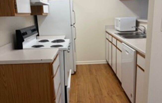 1 bed, 1 bath, 670 sqft, $1,049, Unit 105