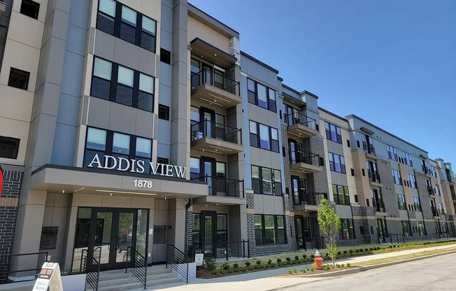 1 bed, 1 bath, 705 sqft, $1,725, Unit 334
