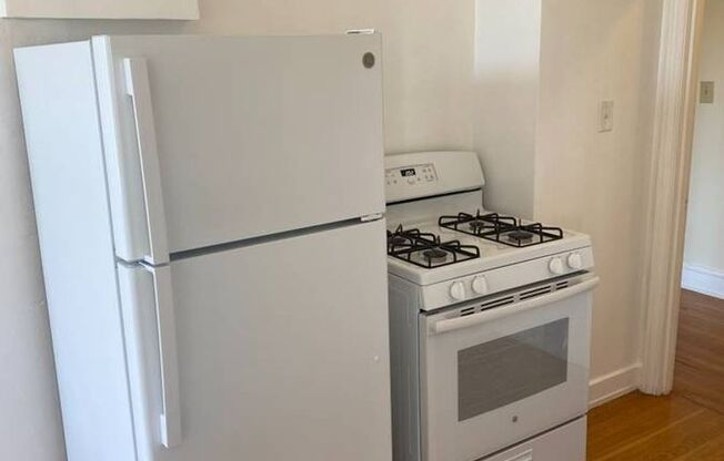 2 beds, 1 bath, $3,200, Unit 503