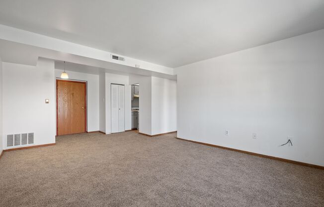 1 bed, 1 bath, 700 sqft, $699, Unit #304