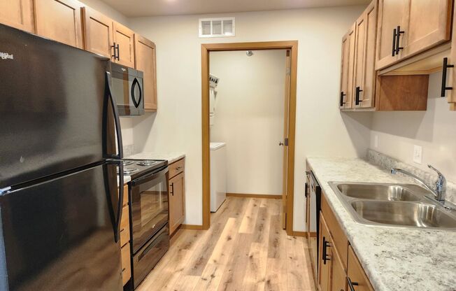 2 beds, 1 bath, 1,006 sqft, $1,230, Unit 3520 304