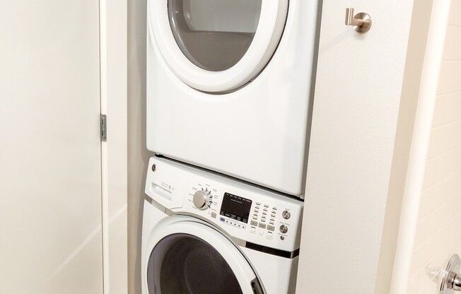 Studio, 1 bath, 460 sqft, $1,795, Unit 211