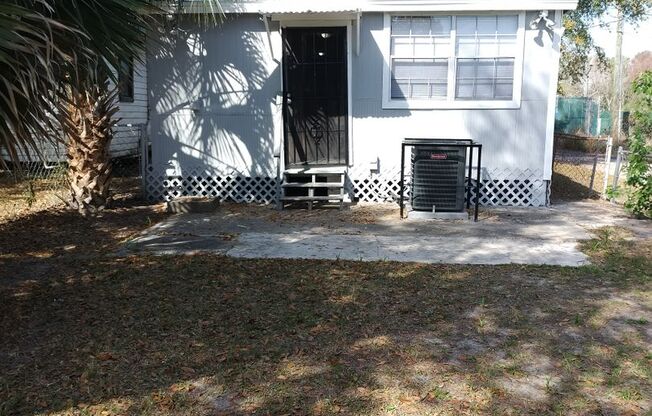3/1 Single Family Home Available now! 32204