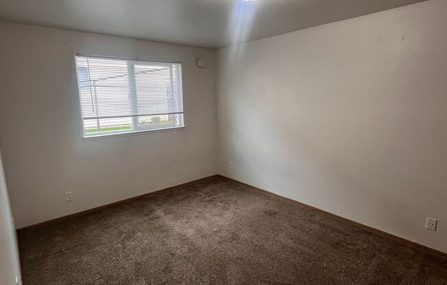 2 beds, 1 bath, 875 sqft, $1,395, Unit 127-43