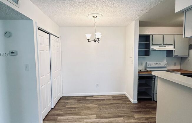 1 bed, 1 bath, 660 sqft, $1,385, Unit Regency Gardens Q109