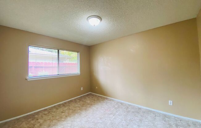 $1995  Belmont & Fowler 3 Bedroom - 5915 E. Madison Ave. Fresno