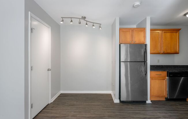 2 beds, 1 bath, $1,495, Unit 3505 8