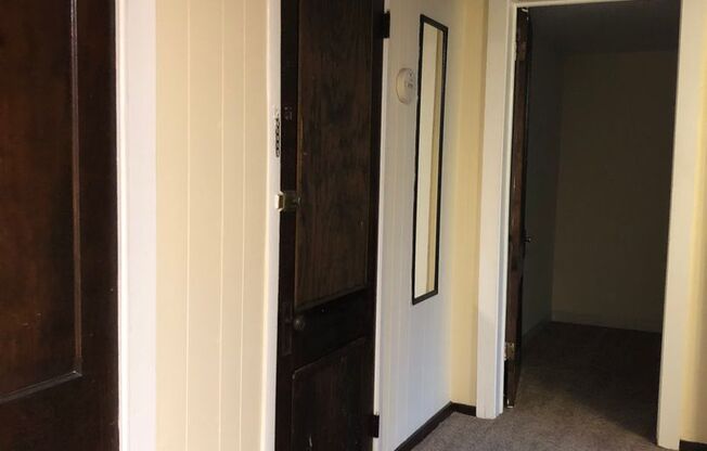 Studio, 1 bath, 400 sqft, $850, Unit 13