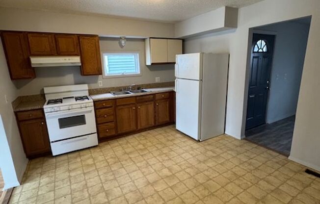 3 beds, 1 bath, $850