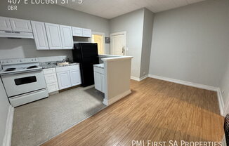 407 E LOCUST ST
