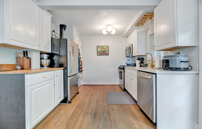 402 A E HOWELL AVE