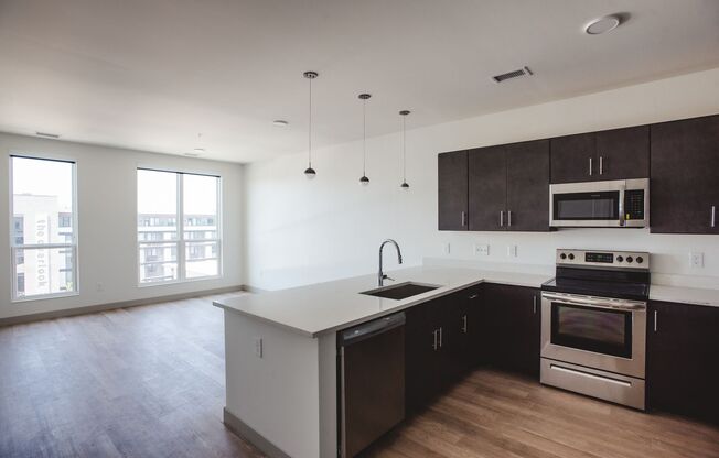 1 bed, 1 bath, 648 sqft, $1,595, Unit APT 513