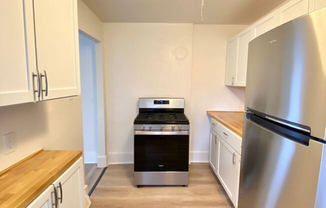 2 beds, 1 bath, 800 sqft, $1,050, Unit 4 Division Street