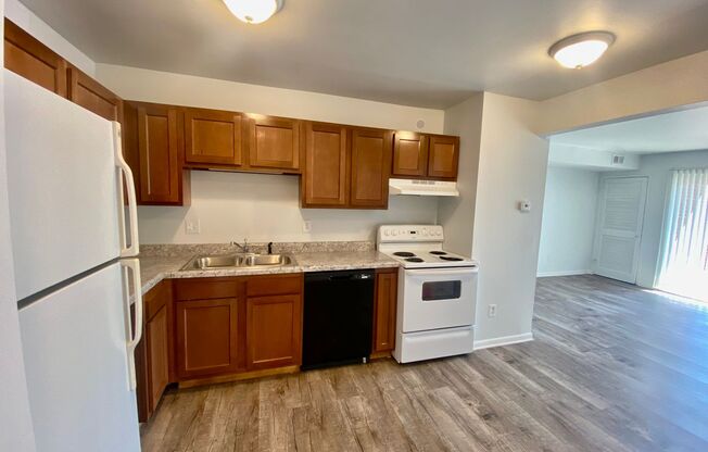 2 beds, 1 bath, 950 sqft, $1,295, Unit #108