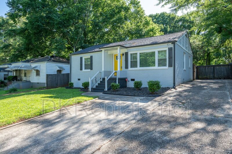 3079 CLOVERHURST DR