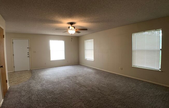 2/2 Apartment on The Hill! Minutes from Landa Park & Loop 337! Excellent Location!