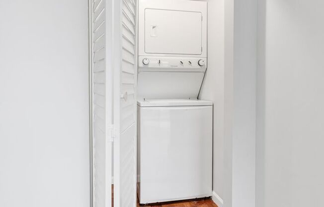 2 beds, 2 baths, 900 sqft, $2,600, Unit 511