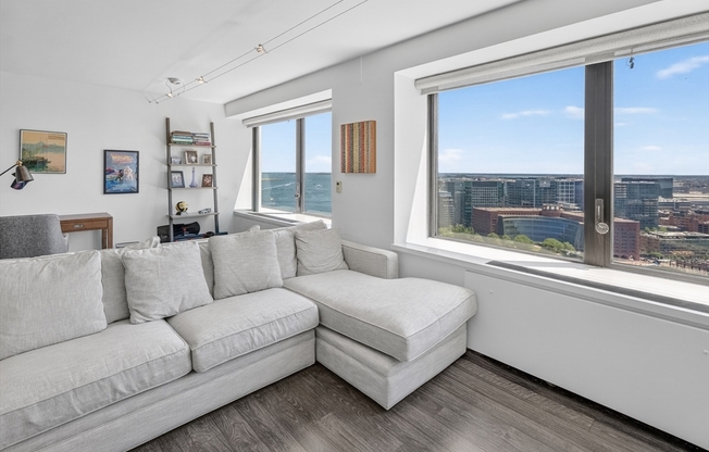 1 bed, 1 bath, 862 sqft, $4,100, Unit 33E
