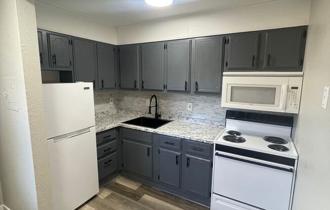 2 beds, 1 bath, $1,095, Unit Apt. 218