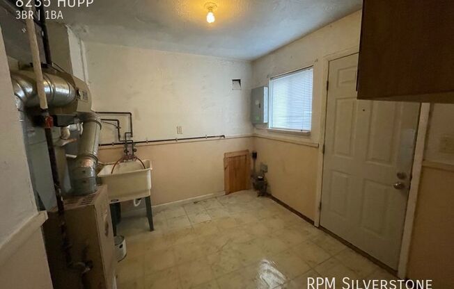 3 beds, 1 bath, 950 sqft, $1,200