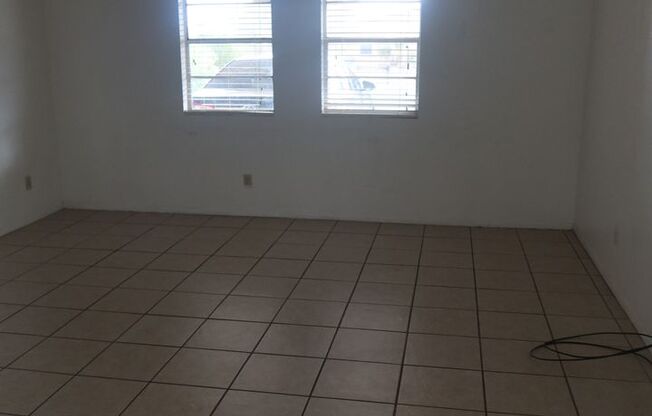 2 beds, 1 bath, $1,000