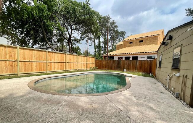 Amazing Home with Pool in the Heart of Oak Forest!