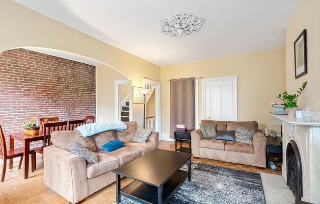 152 W CANTON ST