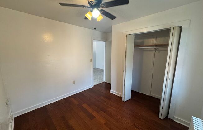 3 beds, 1 bath, $2,100, Unit 306D