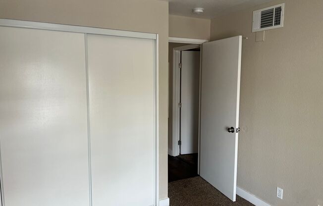 2 beds, 1 bath, $1,300, Unit # 206