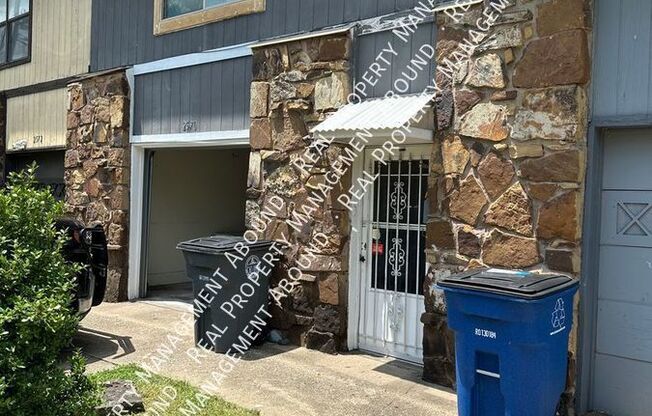 2570 S JAMESTOWN AVE