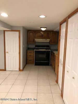 3 beds, 3 baths, 2,000 sqft, $3,300