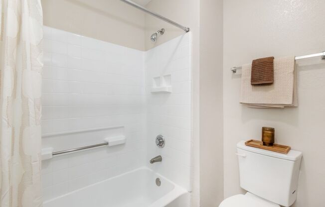 4 beds, 2 baths, 1,375 sqft, $1,599, Unit 18102