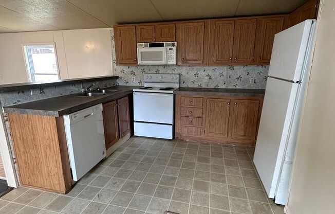 3 beds, 2 baths, 1,280 sqft, $750, Unit #56