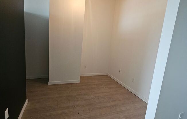 Studio, 1 bath, 329 sqft, $1,050, Unit 302