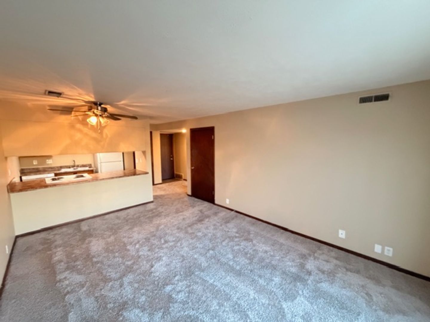 1 bed, 1 bath, 650 sqft, $870, Unit 1515-13