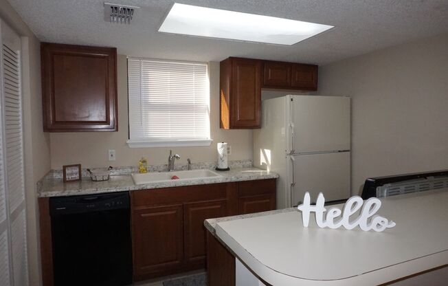 3 beds, 2 baths, $1,560