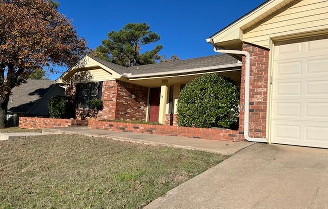 Beautiful 3 Bedroom 2.5 Bath Home in Edmond!  $1880 Per Month!  Move In Special $500 Off First Months Rent!