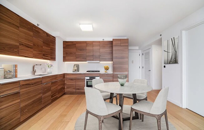 1 bed, 1 bath, $7,700, Unit 2E