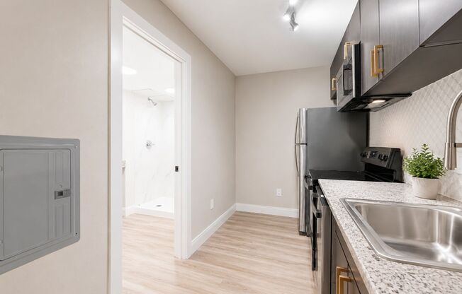 Studio, 1 bath, 325 sqft, $735, Unit 127