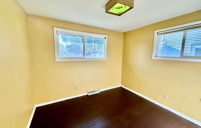 3 beds, 1 bath, $1,500