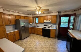 3 beds, 1 bath, $1,650