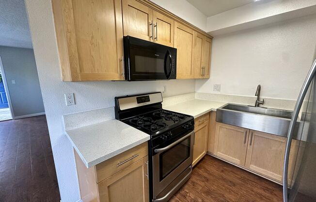 2 beds, 1 bath, 900 sqft, $2,650, Unit 0091