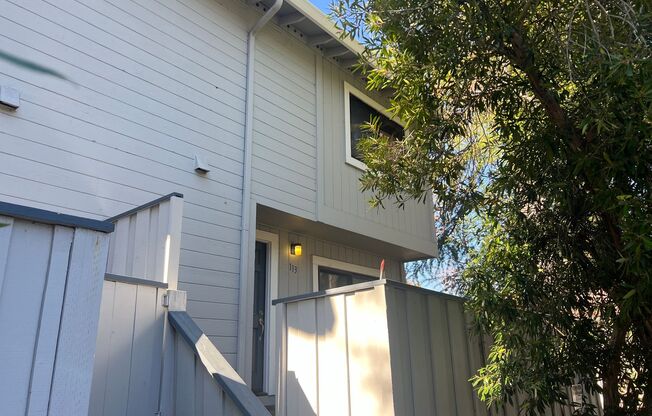 Updated 3 bed 2.5 bath Townhouse in Campbell with AC.