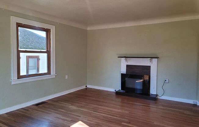 Charming 2 Bedroom Home in Bremerton!