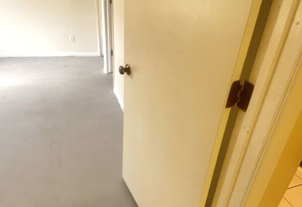 1 bed, 1 bath, 640 sqft, $875, Unit 230