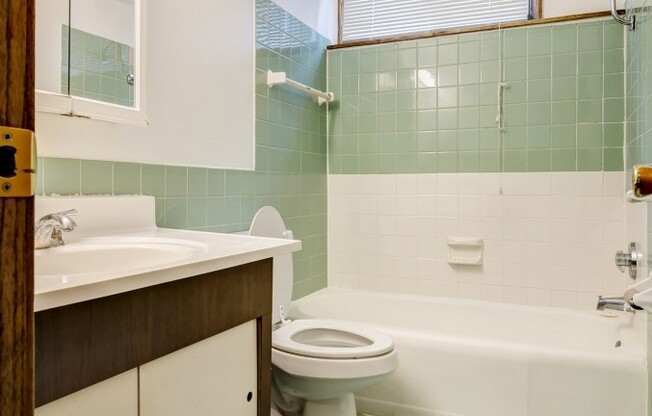 1 bed, 1 bath, 650 sqft, $999, Unit 1210-014